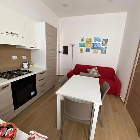 公寓 Little House Galileo 雷焦卡拉布里亚